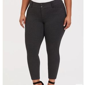 TORRID NWT 26R Studio Stretch Ankle Skinny